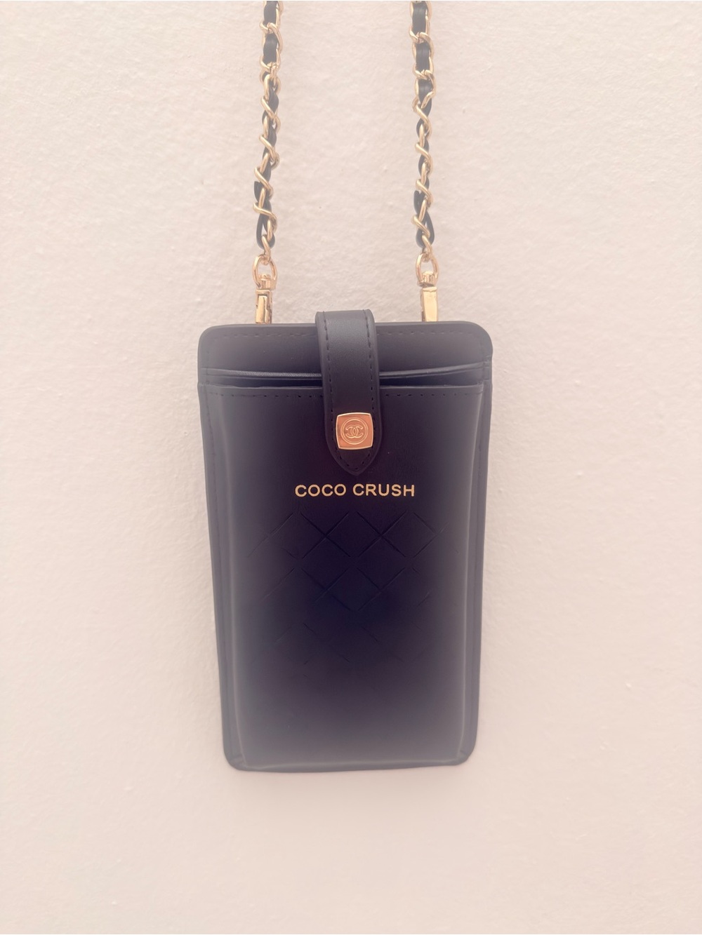 Coco Crush Phone Crossbody Holder GWP Black with Chain – New in Box